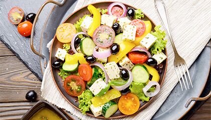 Zeleninové šaláty v stredomorskej strave pre tých, ktorí chcú schudnúť